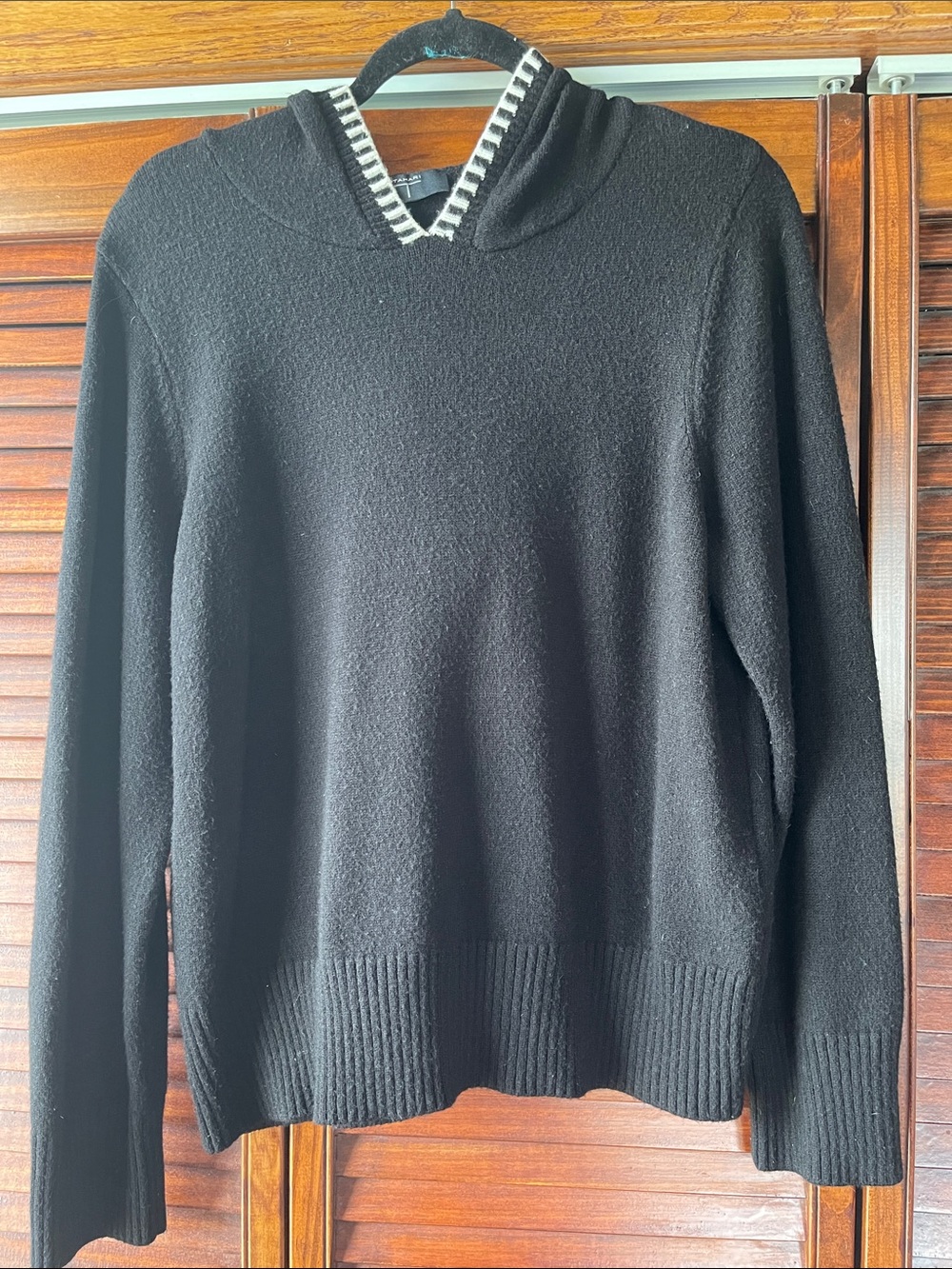 Women’s hooded sweater